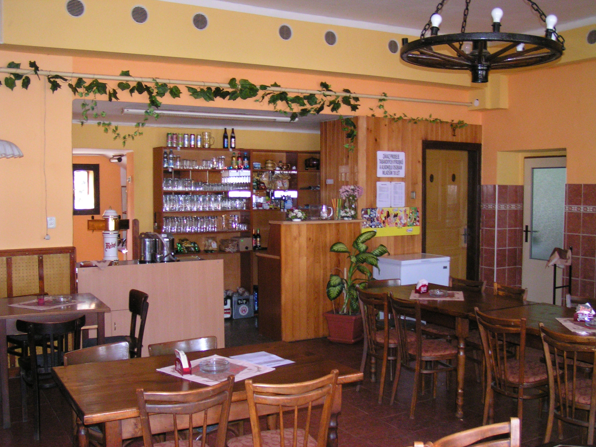 Hostinec uvnitř_2